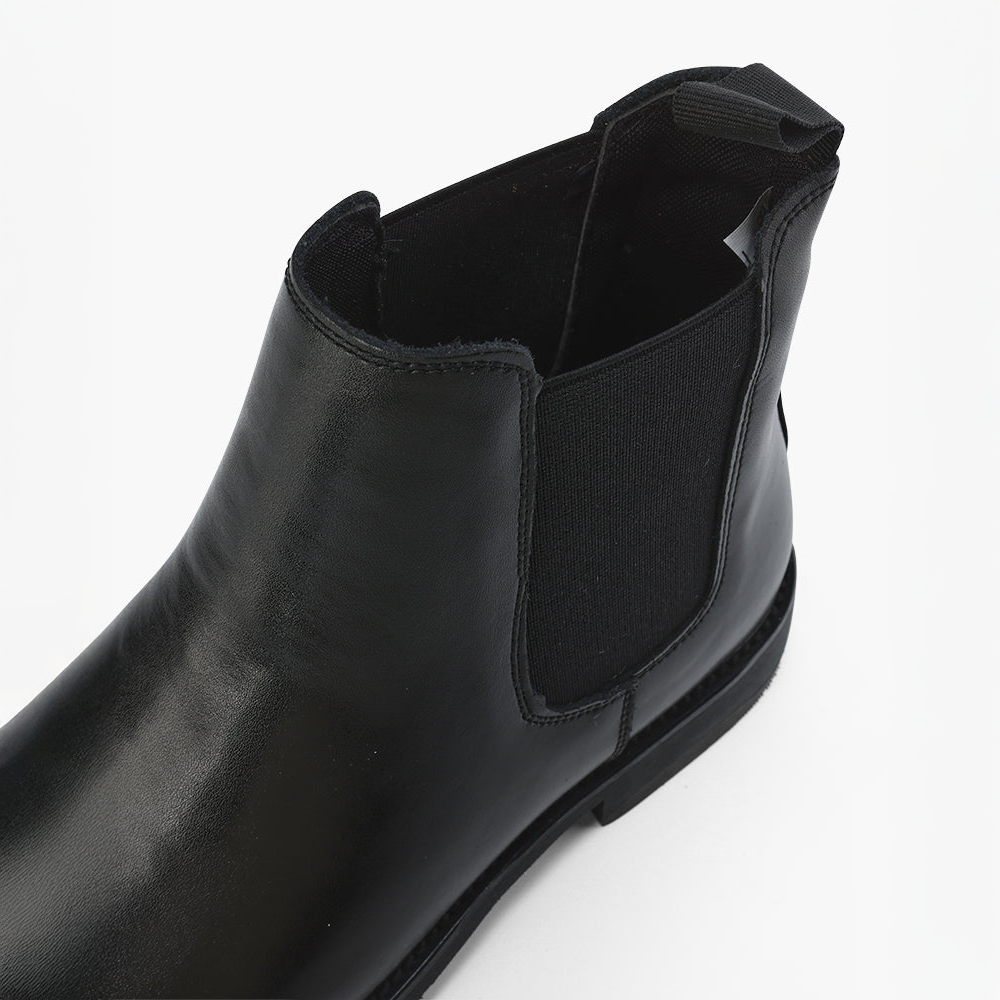 Chelsea Boots Made of Suede