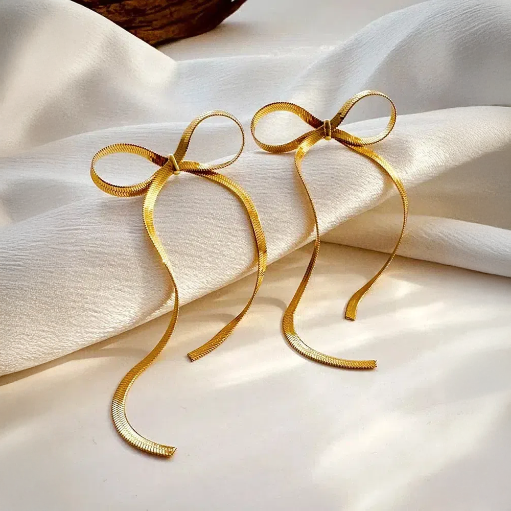 Sarella | Earrings with Knot and Golden Snake Chain