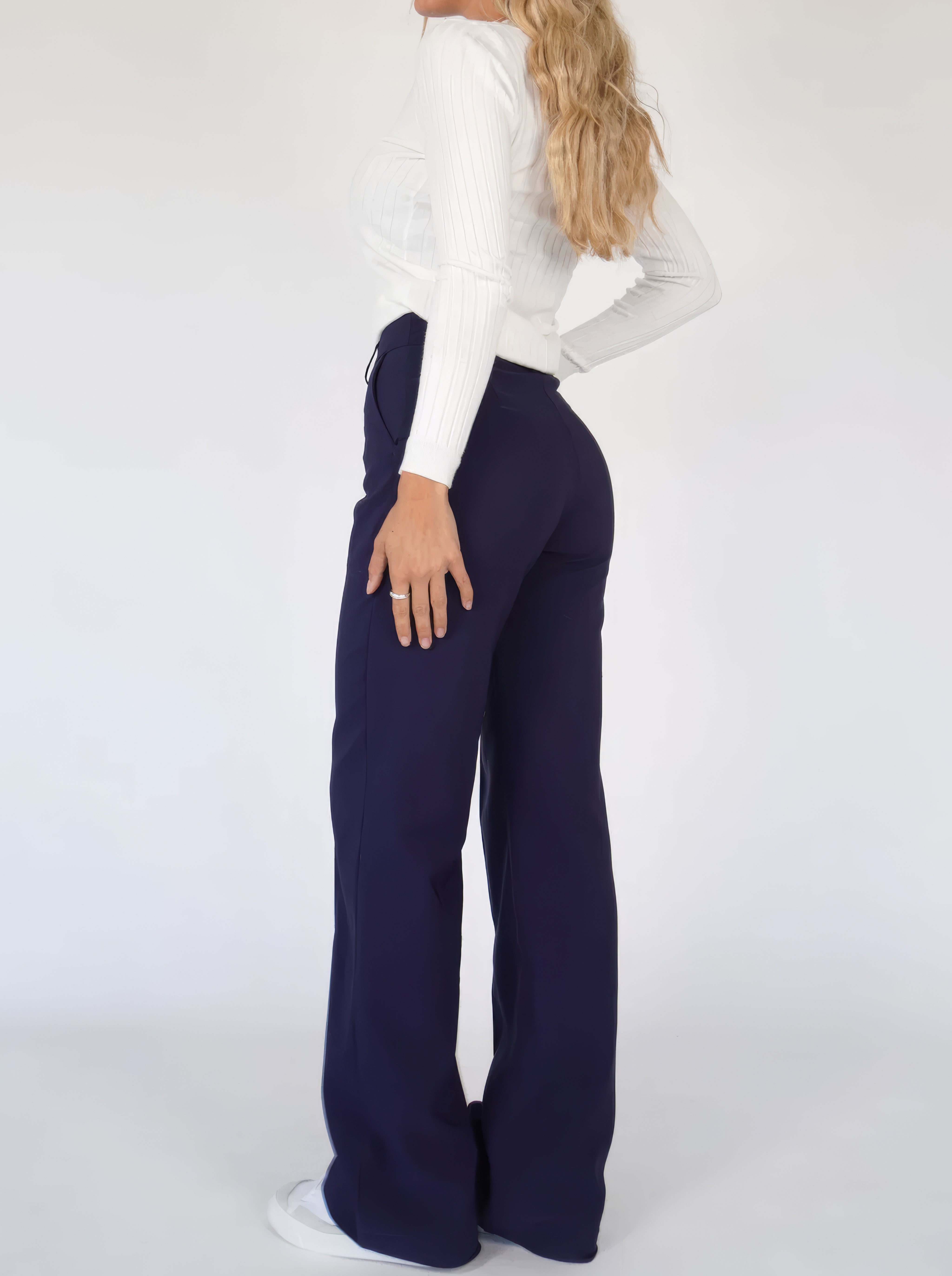 Virginie | Elegant, form-fitting trousers