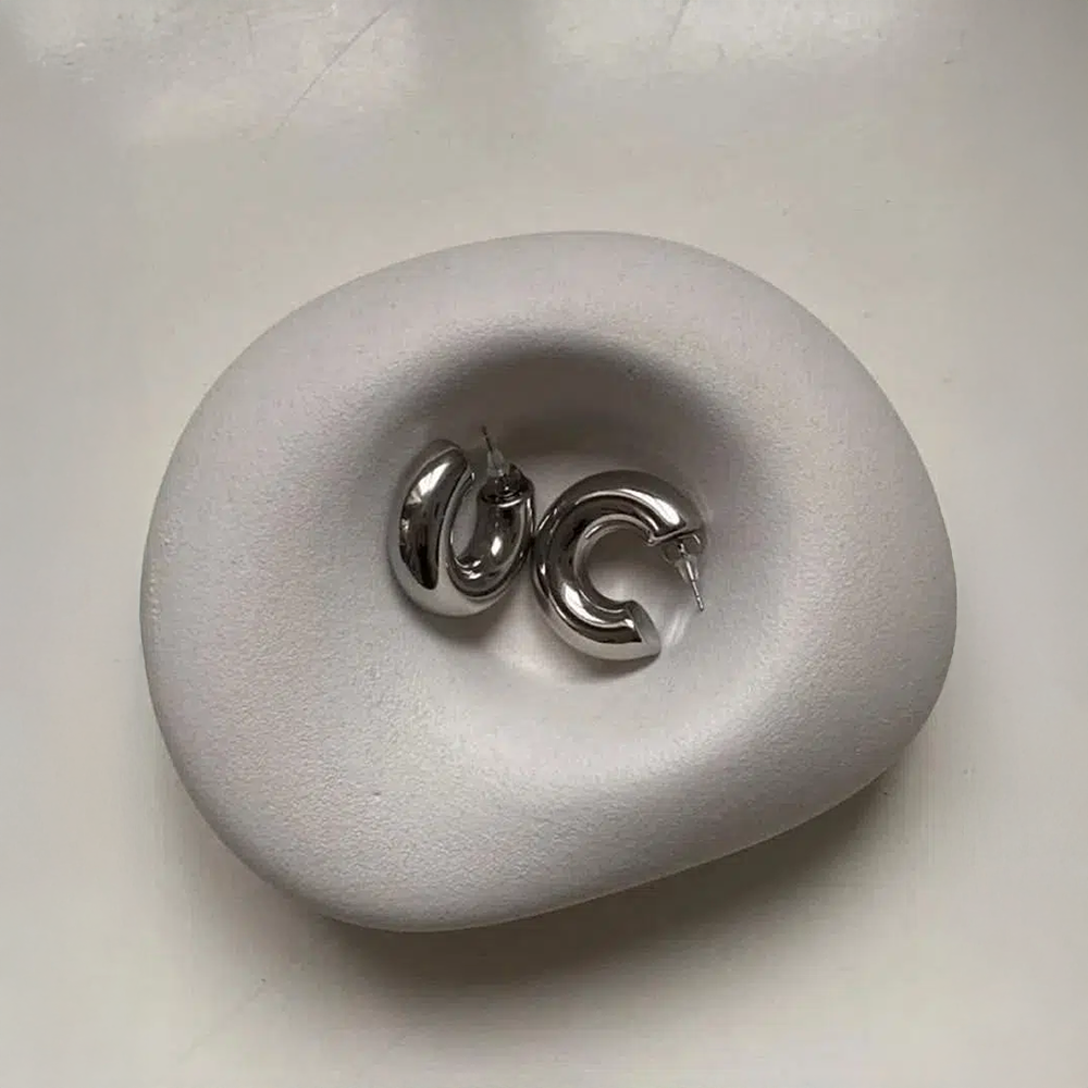 Améria | Thick Hoop Earrings in Modern Design