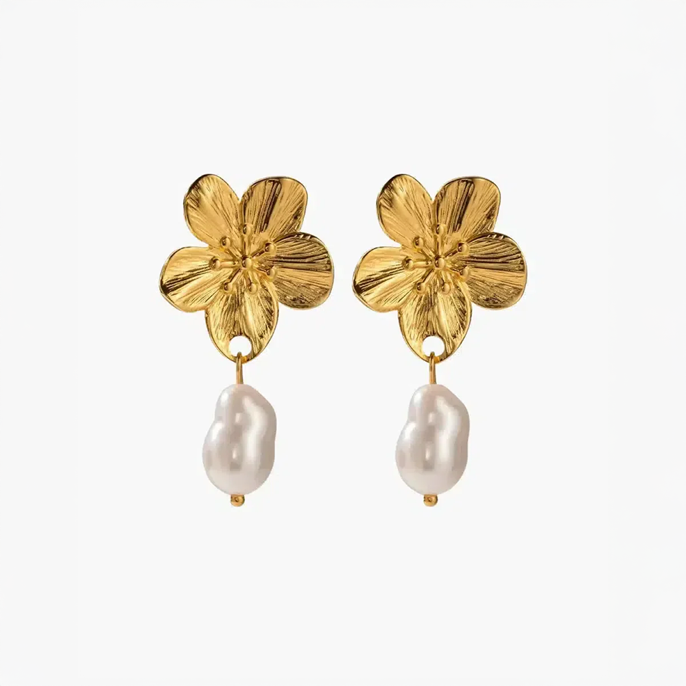 Haléa | Earrings with Flowers and Delicate Pearls