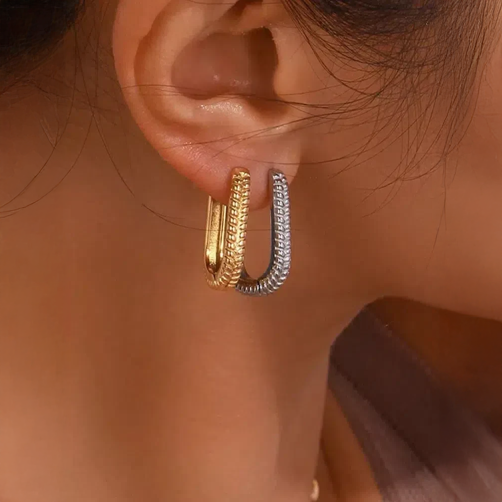 Kaëra | Oval Hoop Earrings in Contemporary Style