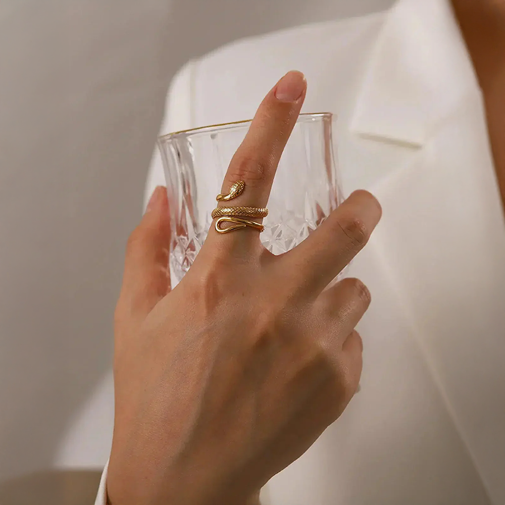 Virella | Eye-catching Design in Titanium Steel