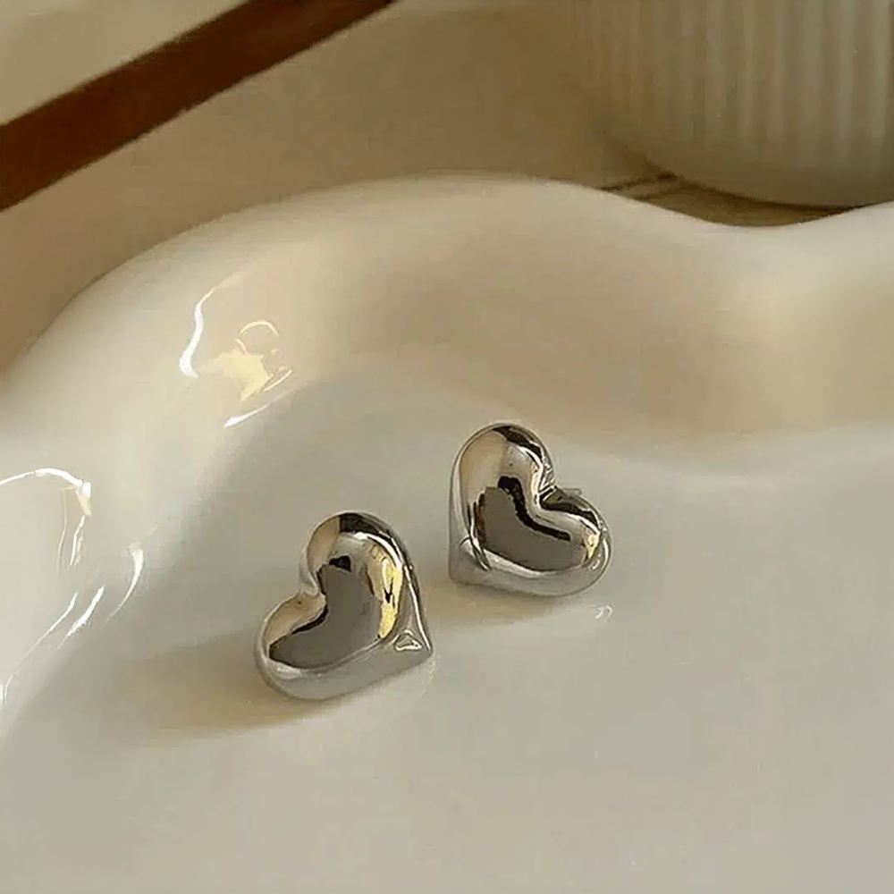 Coréna | Thick and Feminine Heart Earrings