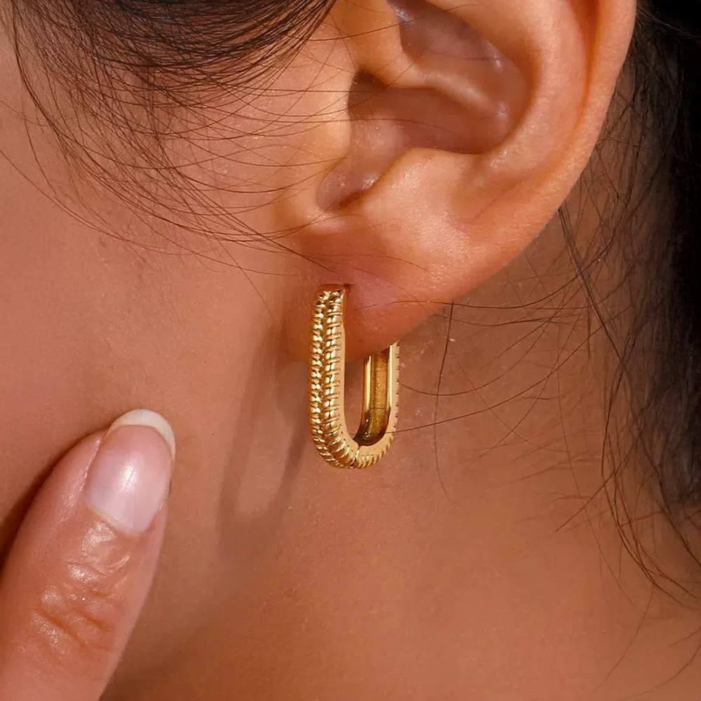 Kaëra | Oval Hoop Earrings in Contemporary Style