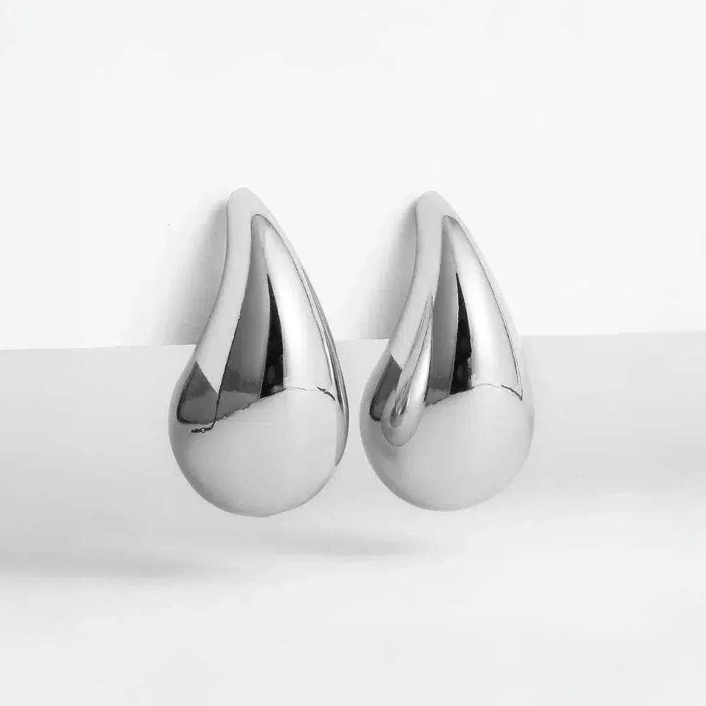 Doléane | Heart-Shaped Earrings with Timeless Style