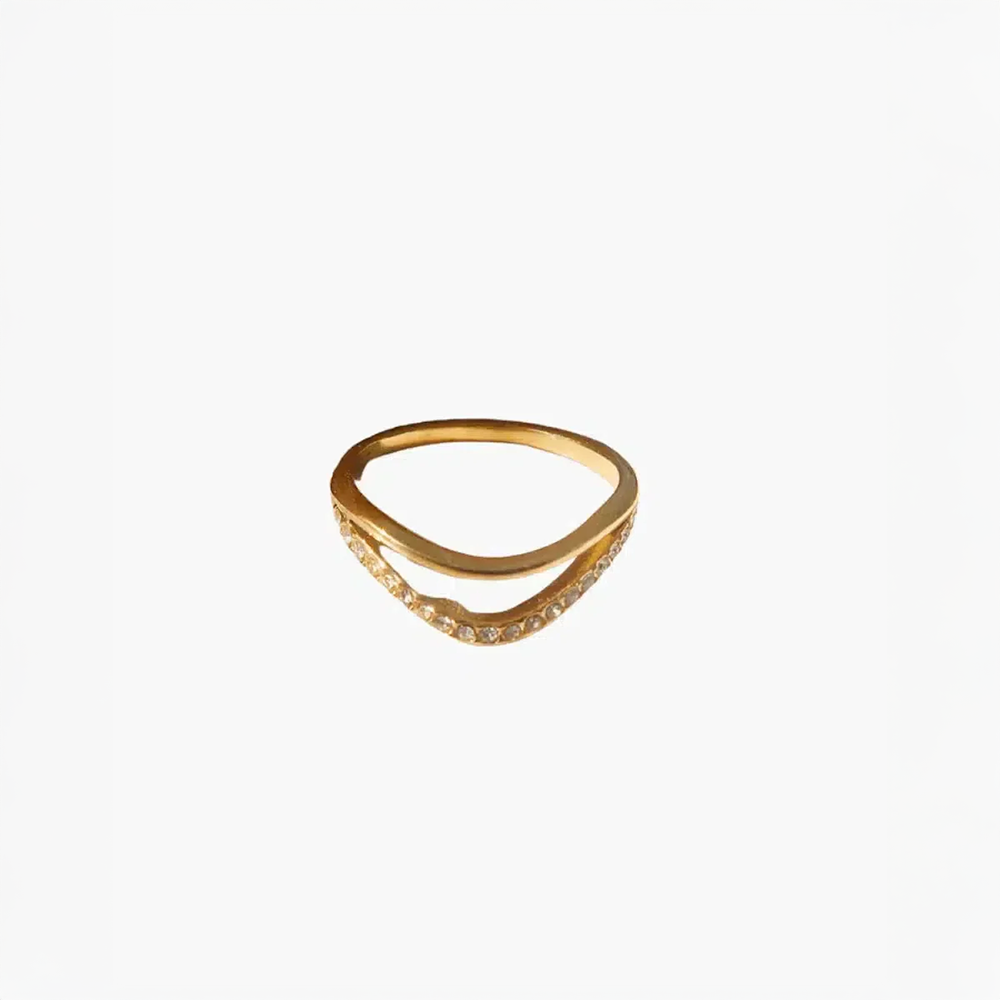 Luména | Wave Ring with Sparkling and Sophisticated Design